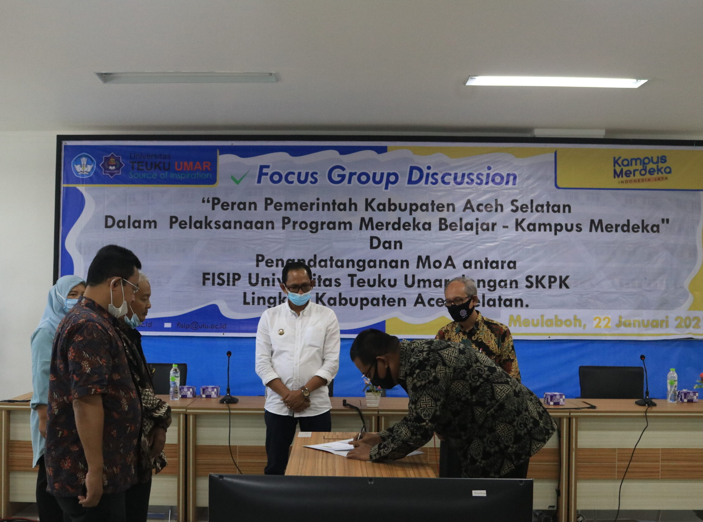 Bupati Aceh Selatan menghadiri Focus Group Discussion (FGD) dan Penandatanganan Memorandum of Agreement (MoA)