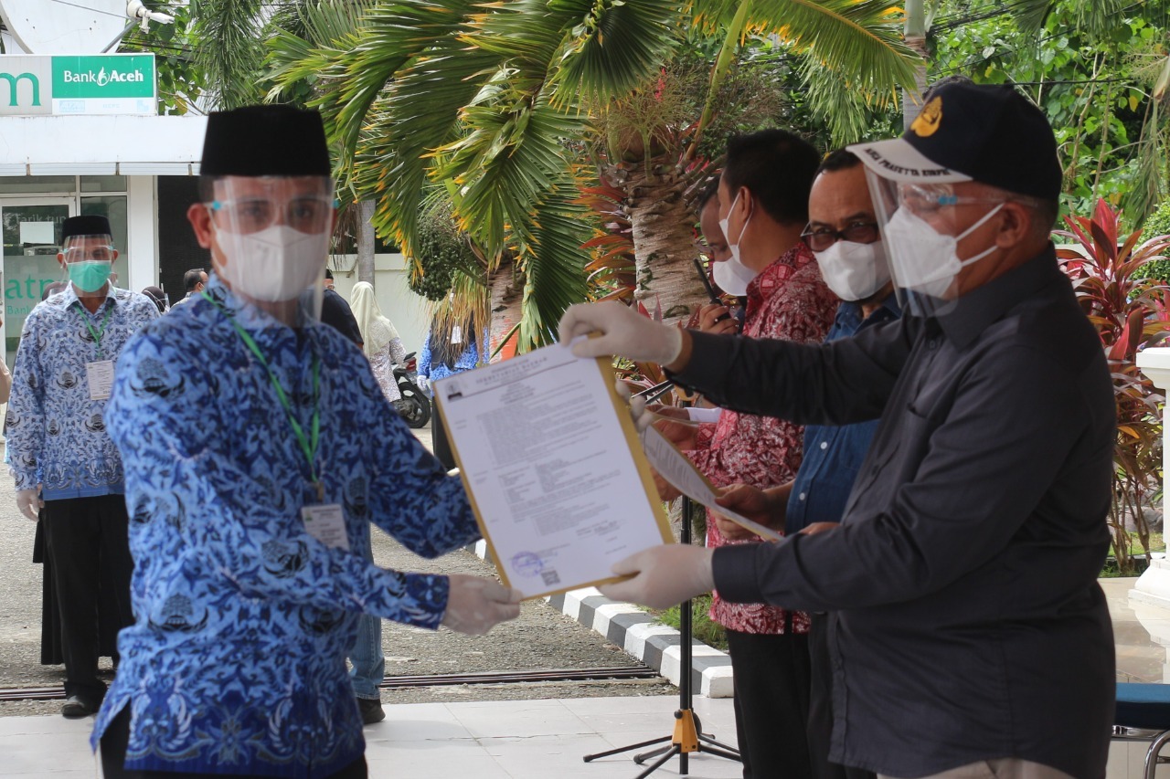 PNS Aceh Selatan Terima SK Kenaikan Pangkat dan SK Pensiun