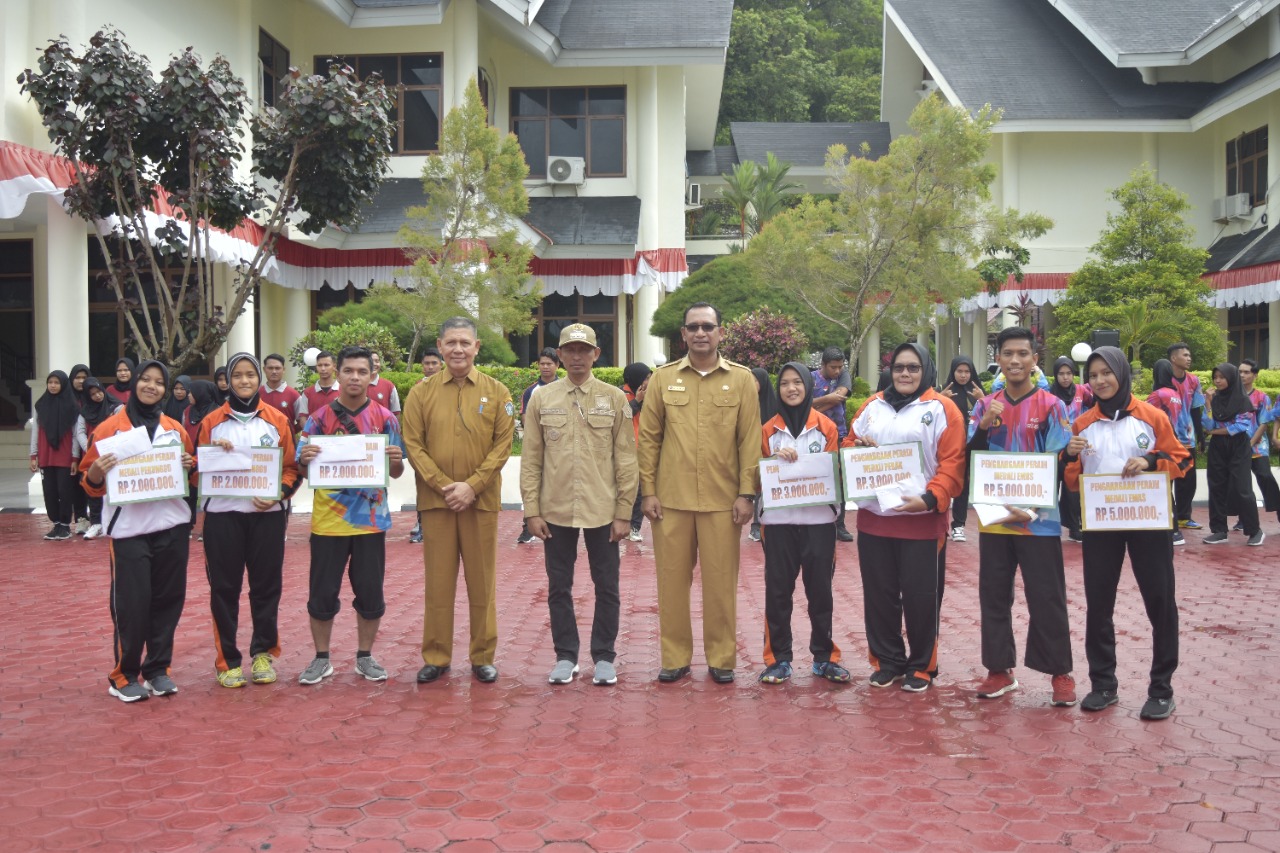Tgk. Amran Secara Resmi Buka Training Center (TC) Tim Kontingen PORA XIV/2022 Pidie Kabupaten Aceh Selatan