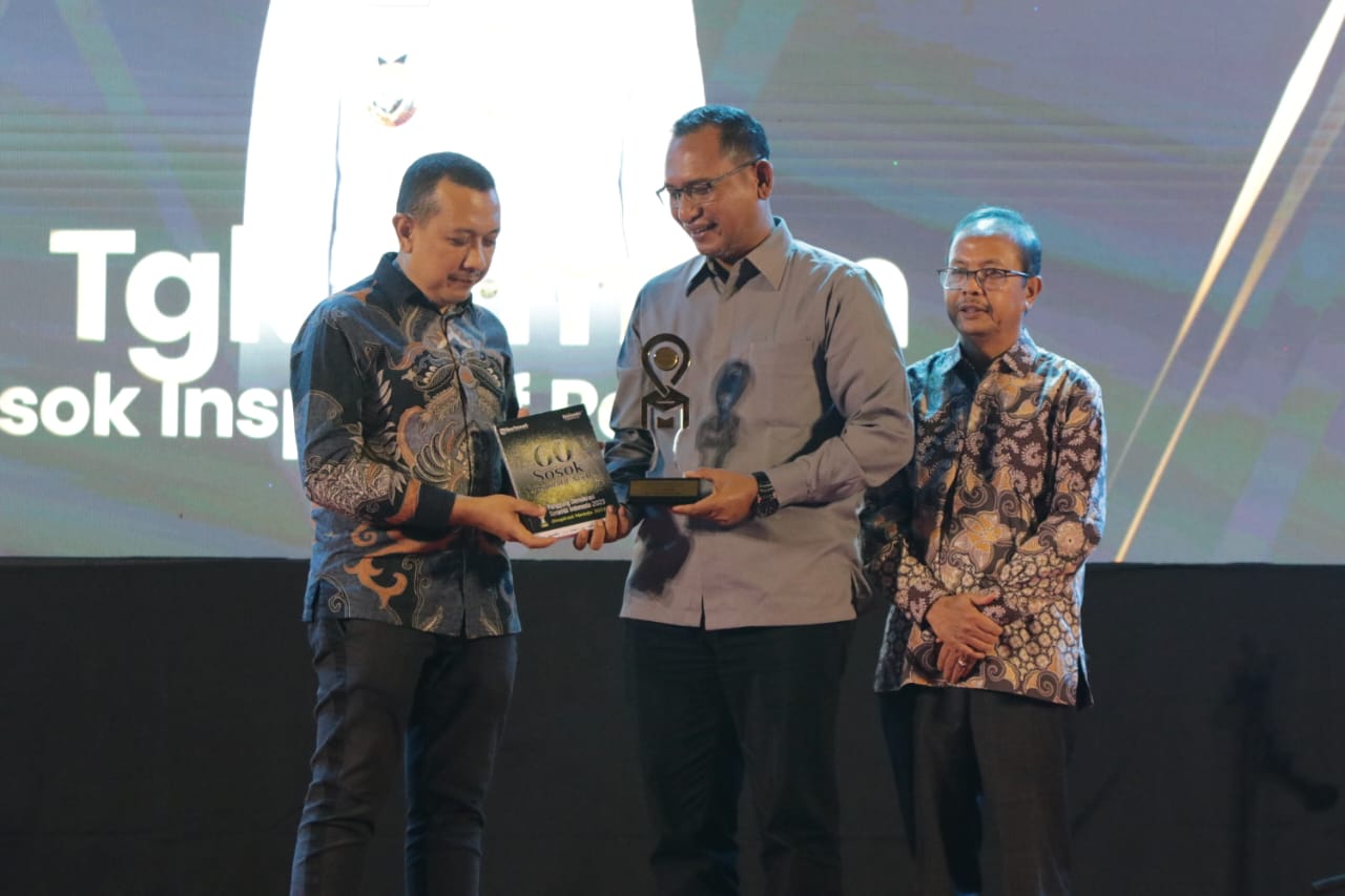 Bupati Aceh Selatan Tgk. Amran Dapat Serambi Demokrasi Awards 2023, Sosok Inspiratif Peduli Santri