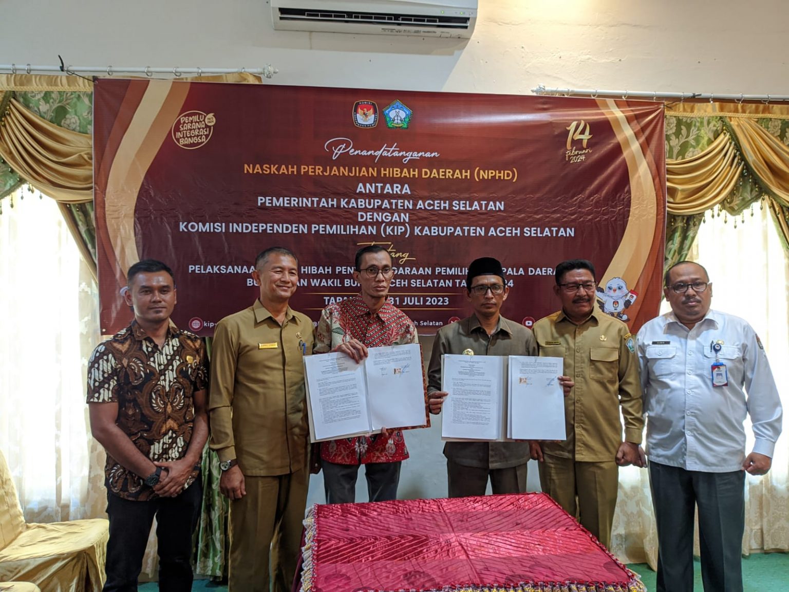 Teken NPHD, Pemkab Aceh Selatan Hibahkan Dana Pilkada 2024 Rp 30 M untuk KIP