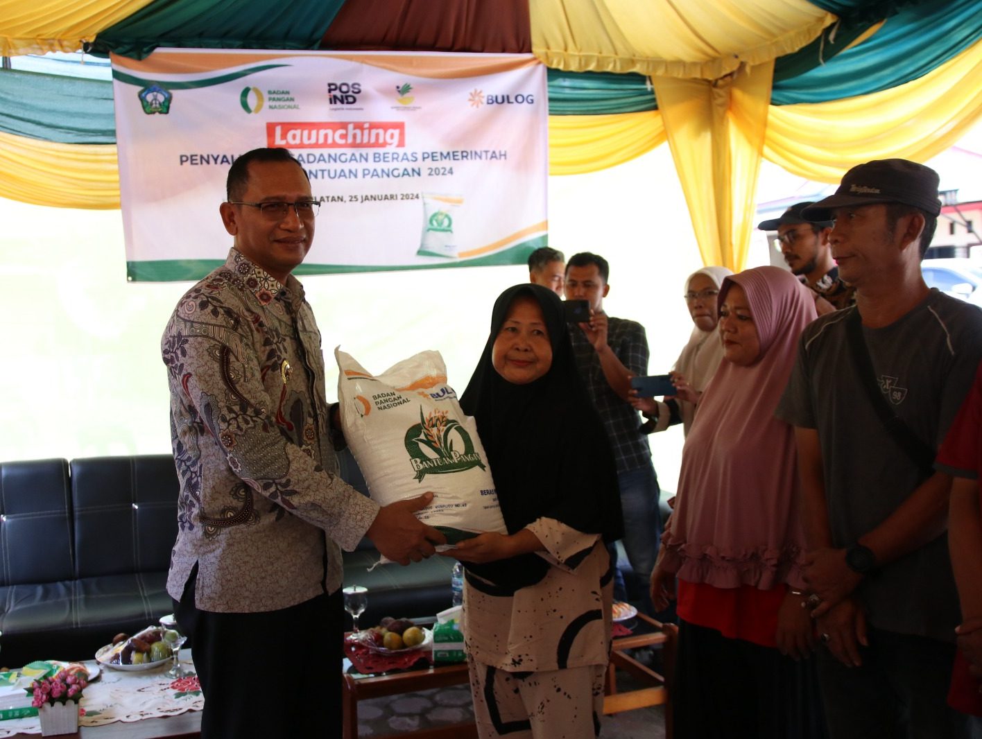 Pj Bupati Aceh Selatan Launching Bantuan Pangan Beras Tahap I Tahun 2024