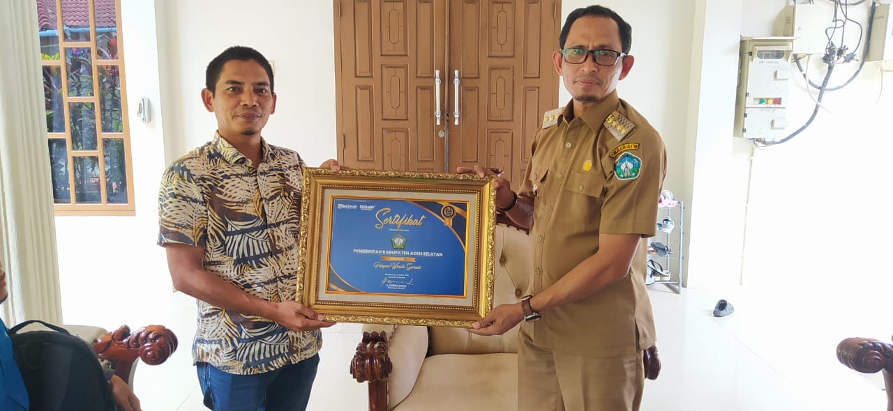 Bupati Aceh Selatan Terima Piagam Penghargaan Serambi Awards 2022