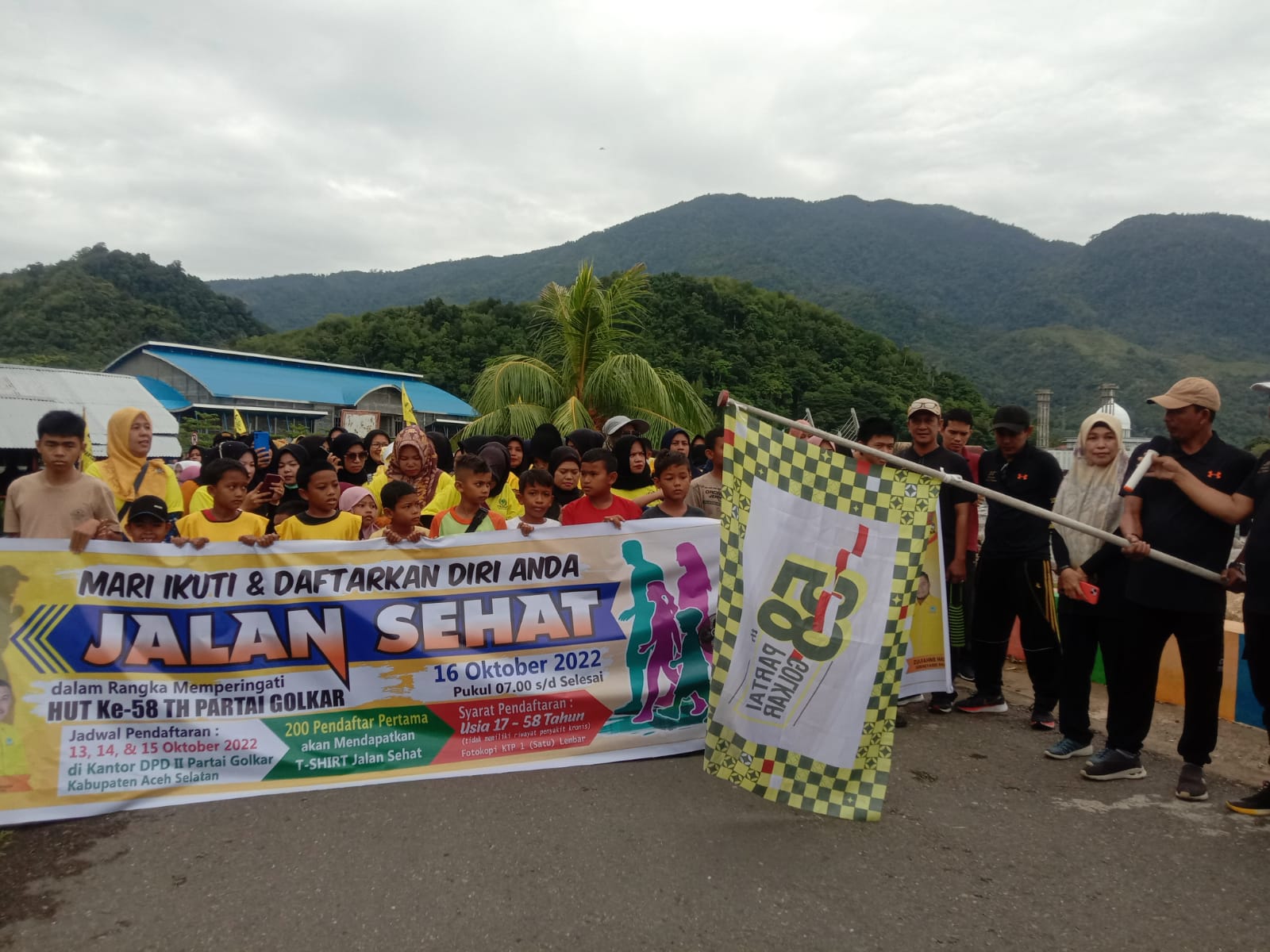 Bupati Aceh Selatan Lepas Peserta Jalan Santai HUT Golkar ke-58