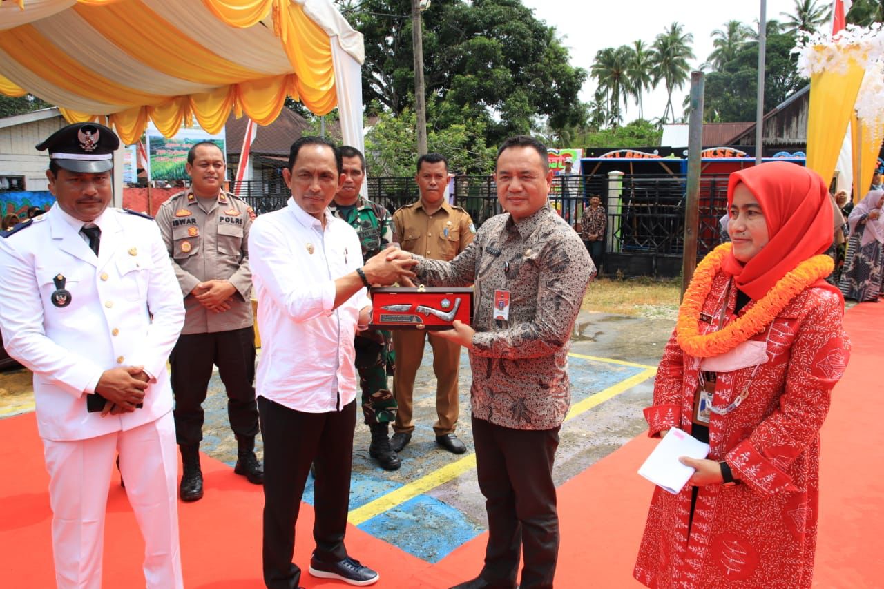 Bupati Aceh Selatan Dampingi Ketua Tim Dirjen Bina Pemerintahan Desa Di Gampong Pasie Merapat
