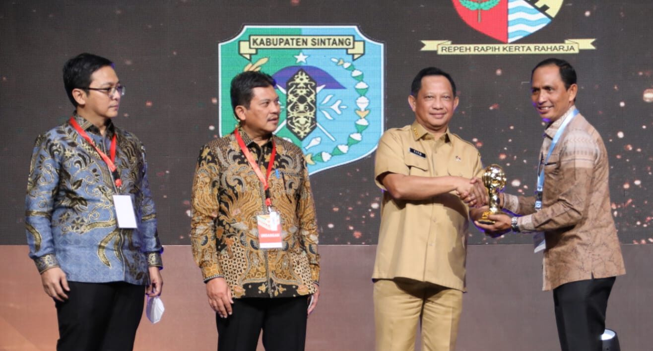 Pemerintah Aceh Selatan Terima Penghargaan UHC Award 2023