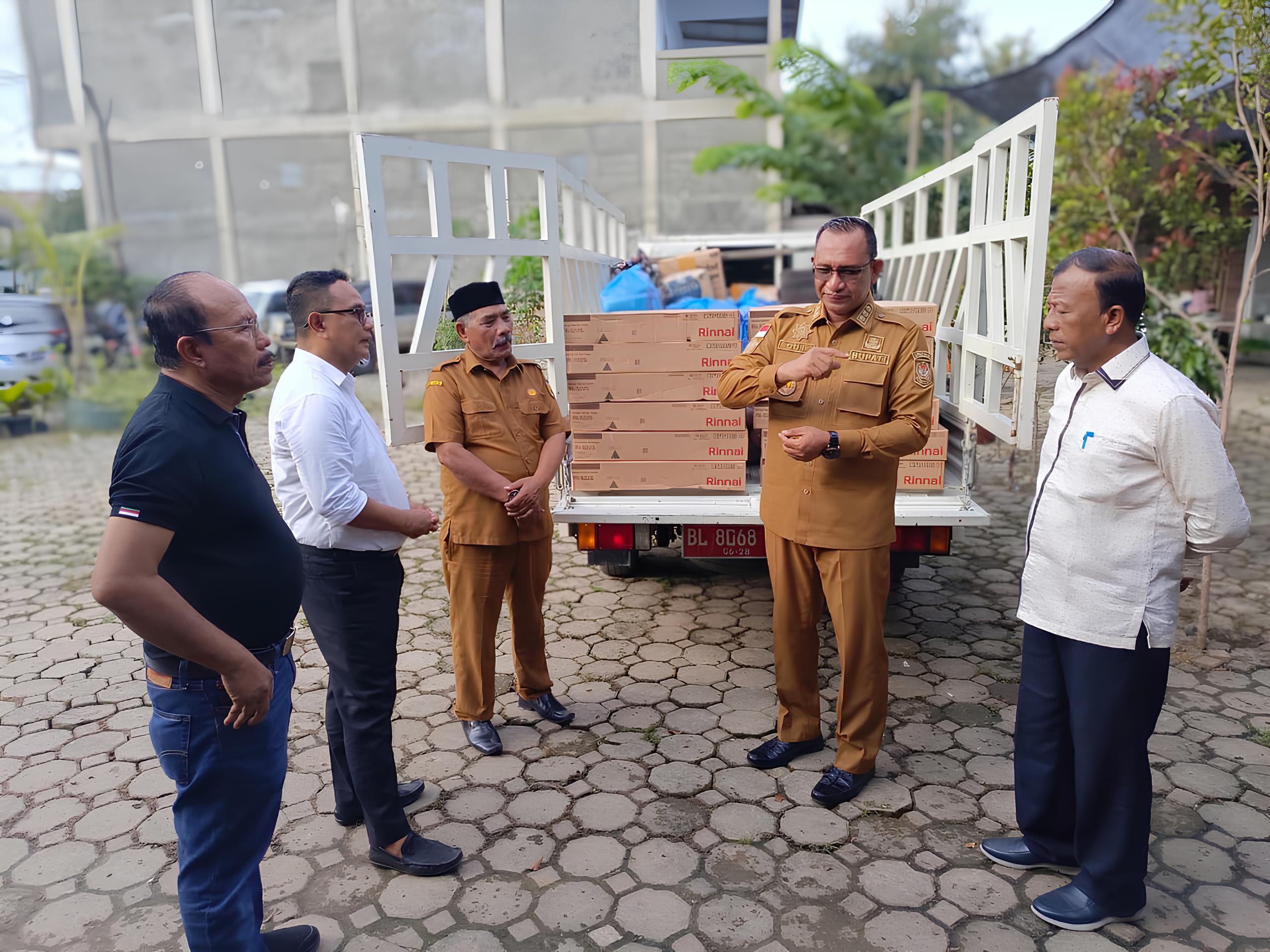 Group Silaturahmi Masyarakat Aceh Selatan Serahkan Bantuan Kemanusiaan Untuk Korban Banjir Trumon