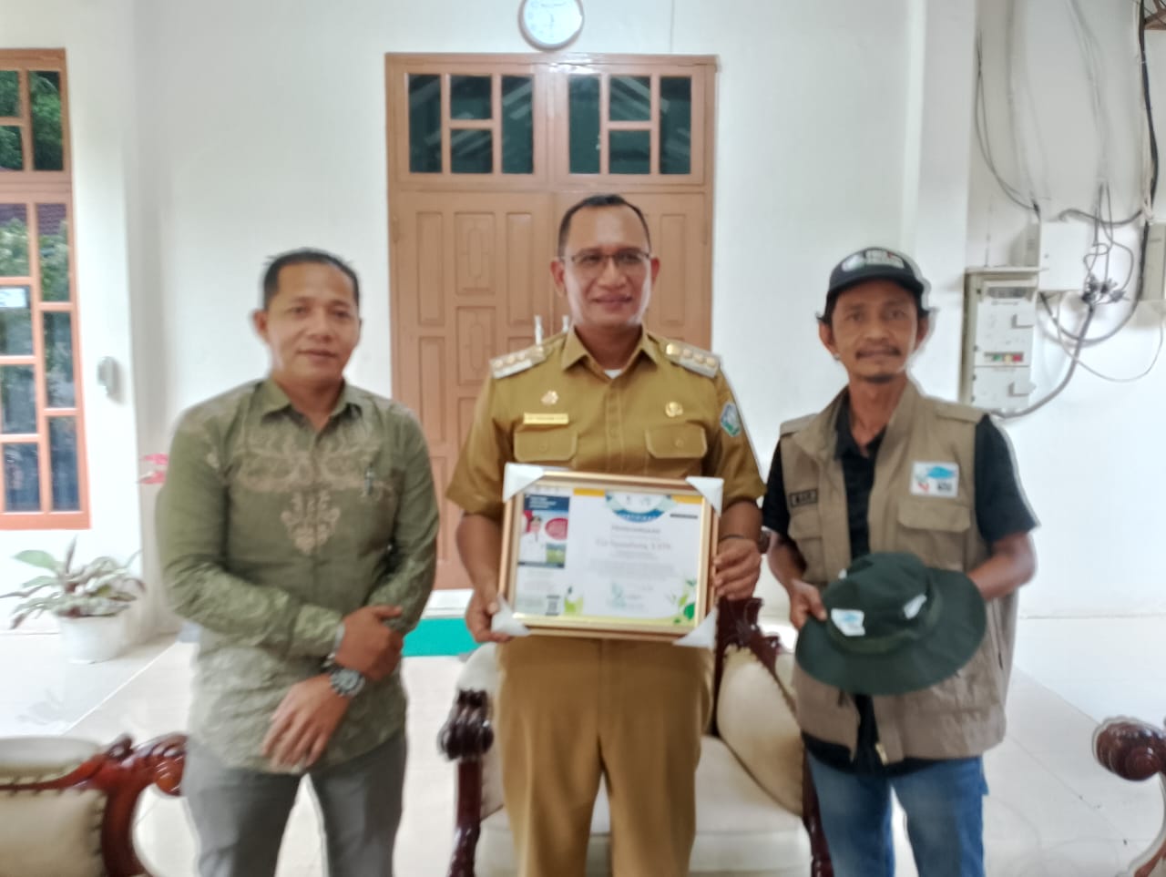 PJ Bupati Aceh Selatan Terima Penghargaan Program Udara Bersih Indonesia