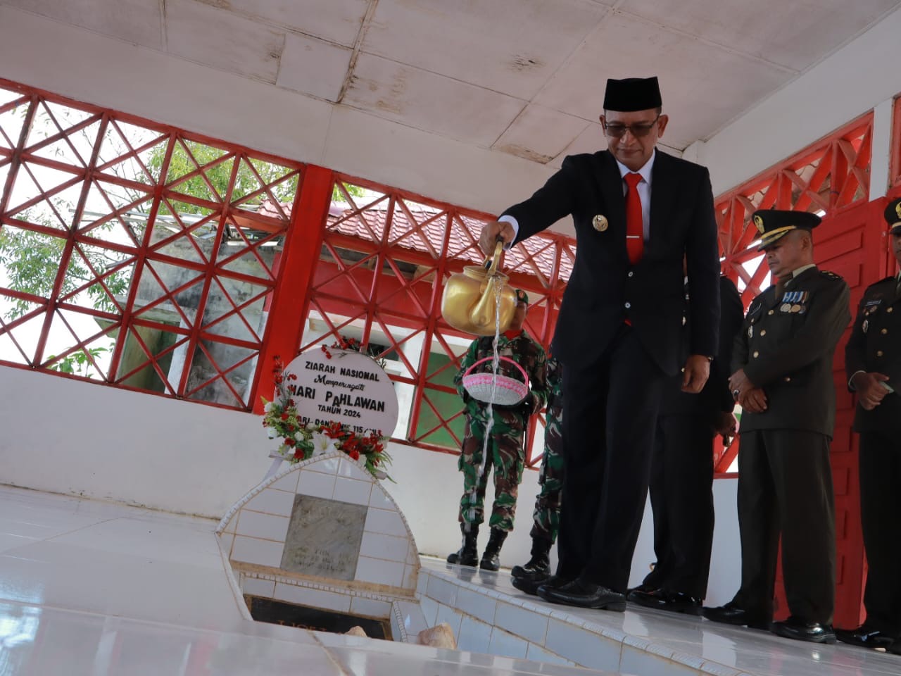 Pj Bupati Aceh Selatan dan Forkopimda Gelar Upacara & Ziarahi Makam Pahlawan Teuku Cut Ali di Kluet