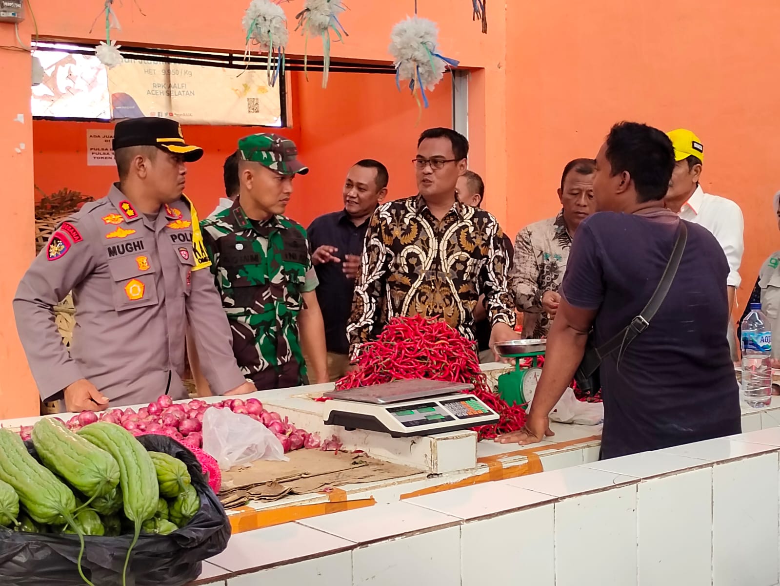 Pj. Sekda Aceh Selatan Minta Dinas Terkait Rutin Awasi Harga Kebutuhan Pokok