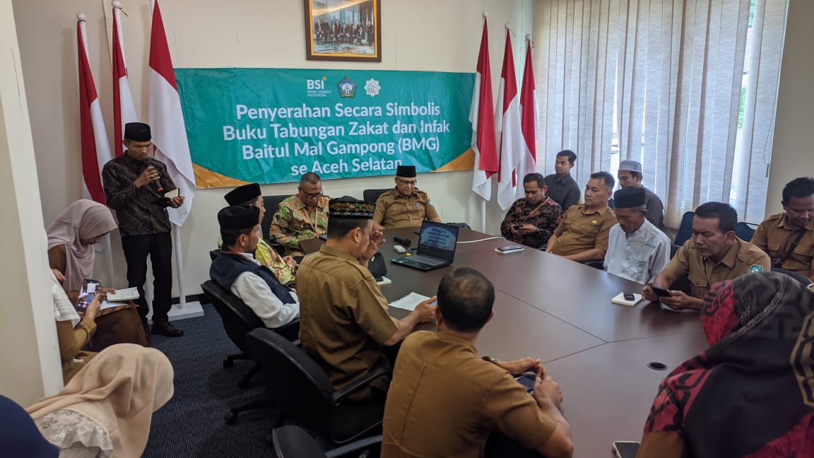 Wakili Pj Bupati Aceh Selatan Penyerahan Buku Tabungan dan QRis BMG, Ini Kata Kamarsyah