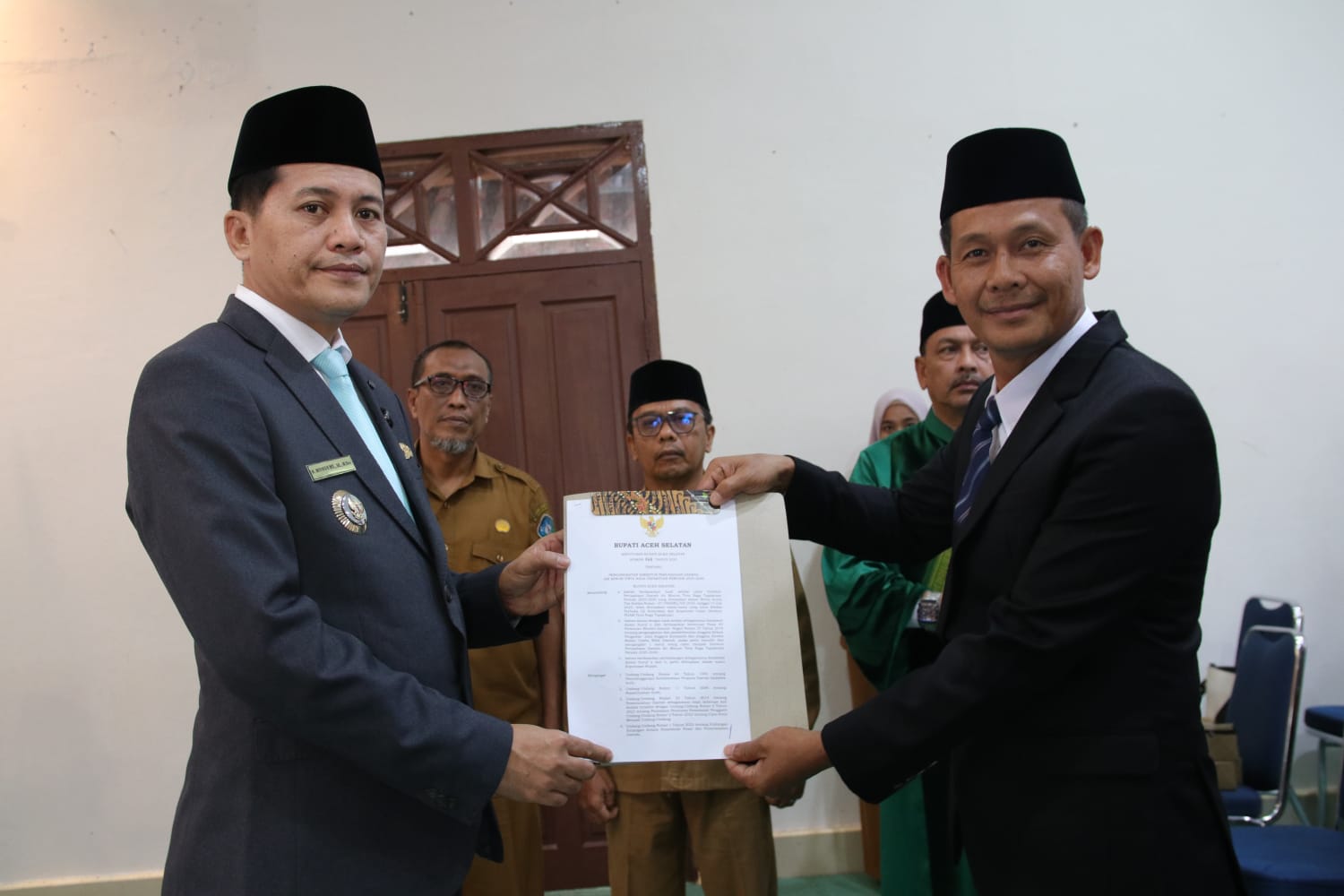 Abdillah Dilantik sebagai Direktur PDAM Tirta Naga, Ini Pesan Bupati Aceh Selatan