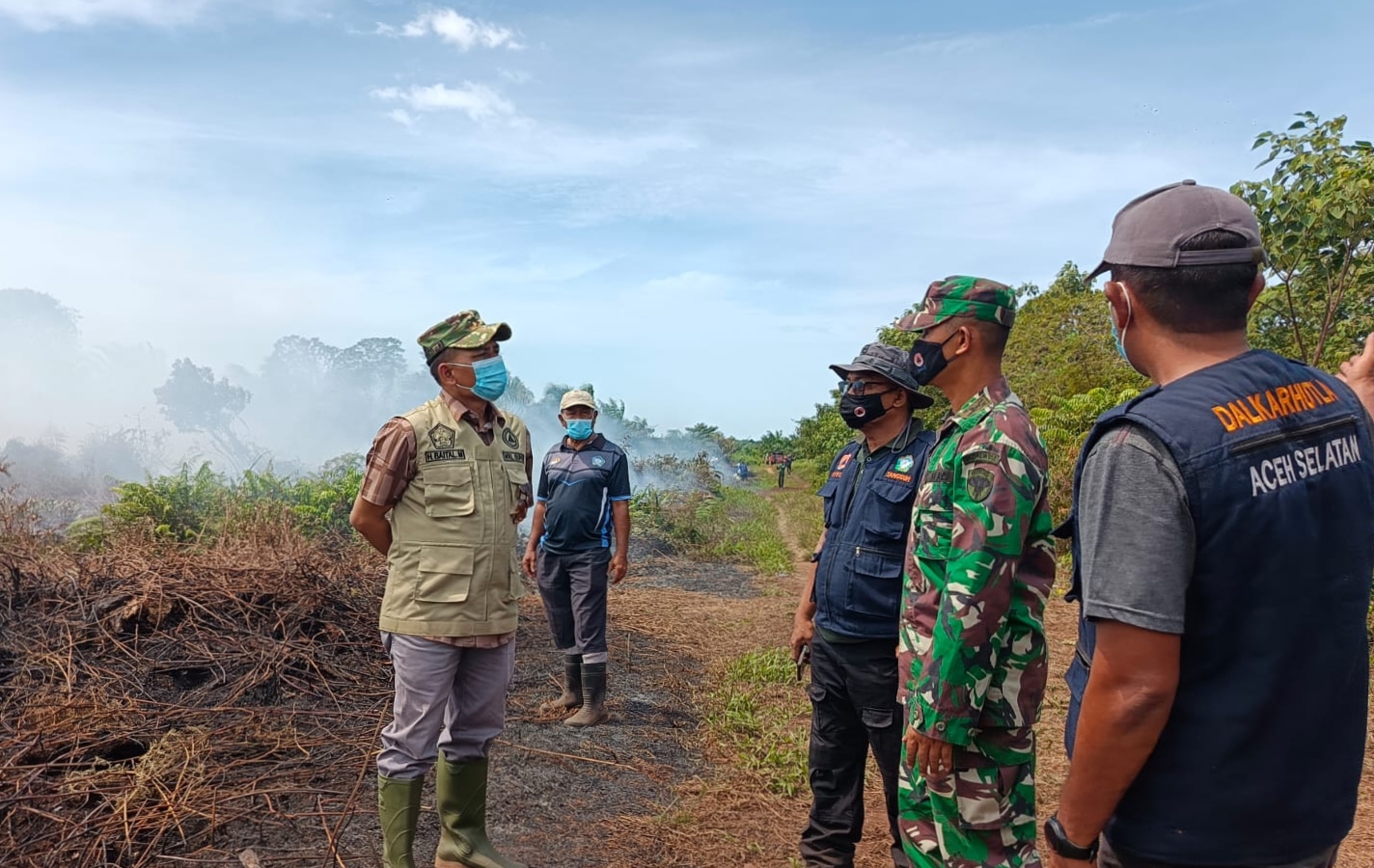Pastikan Penanganan Lancar, Wakil Bupati Asel Baital Mukadis Turun ke Lokasi Karhutla