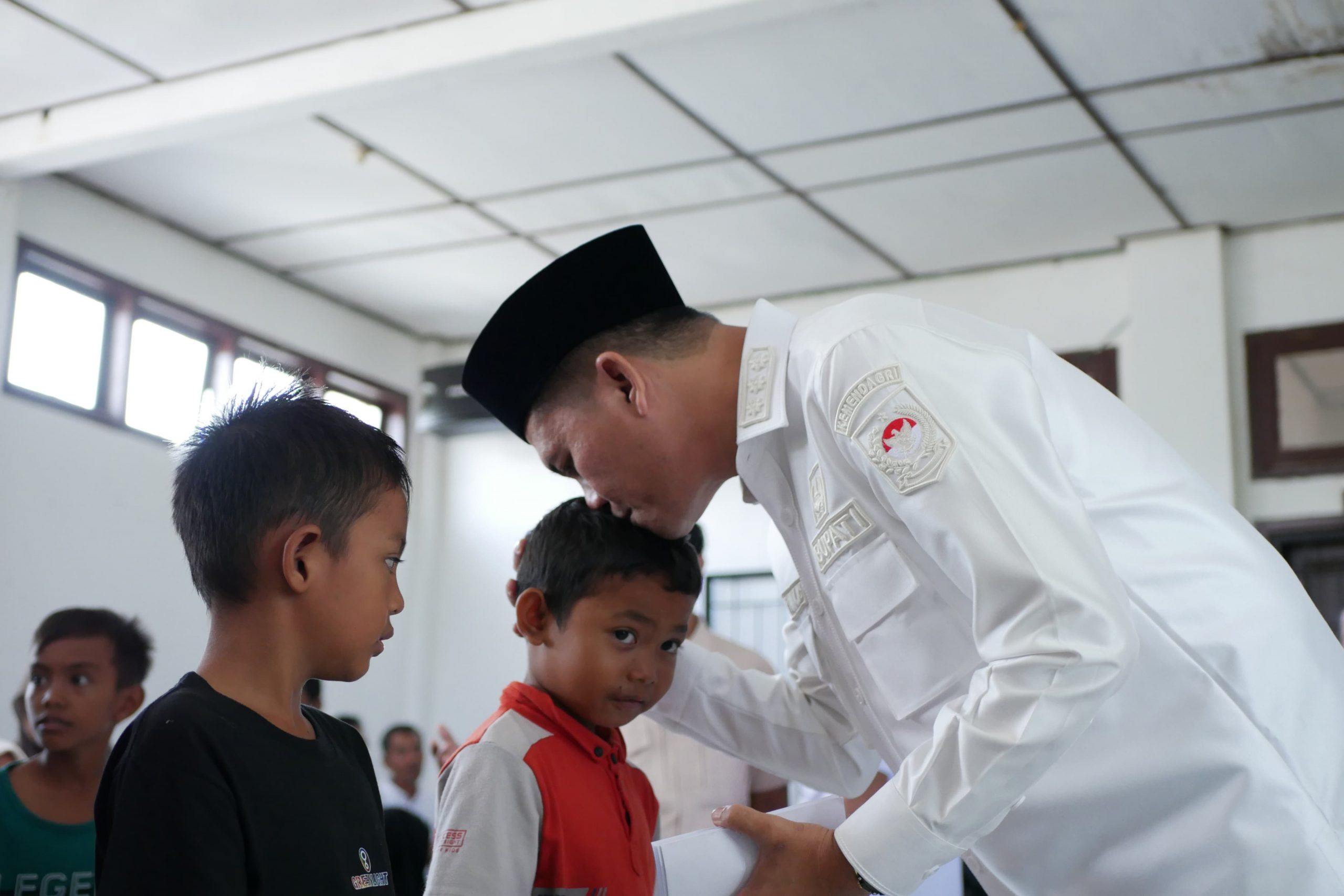 Jelang Lebaran, Bupati Aceh Selatan Salurkan Santunan Kepada Yatim-Yatimah