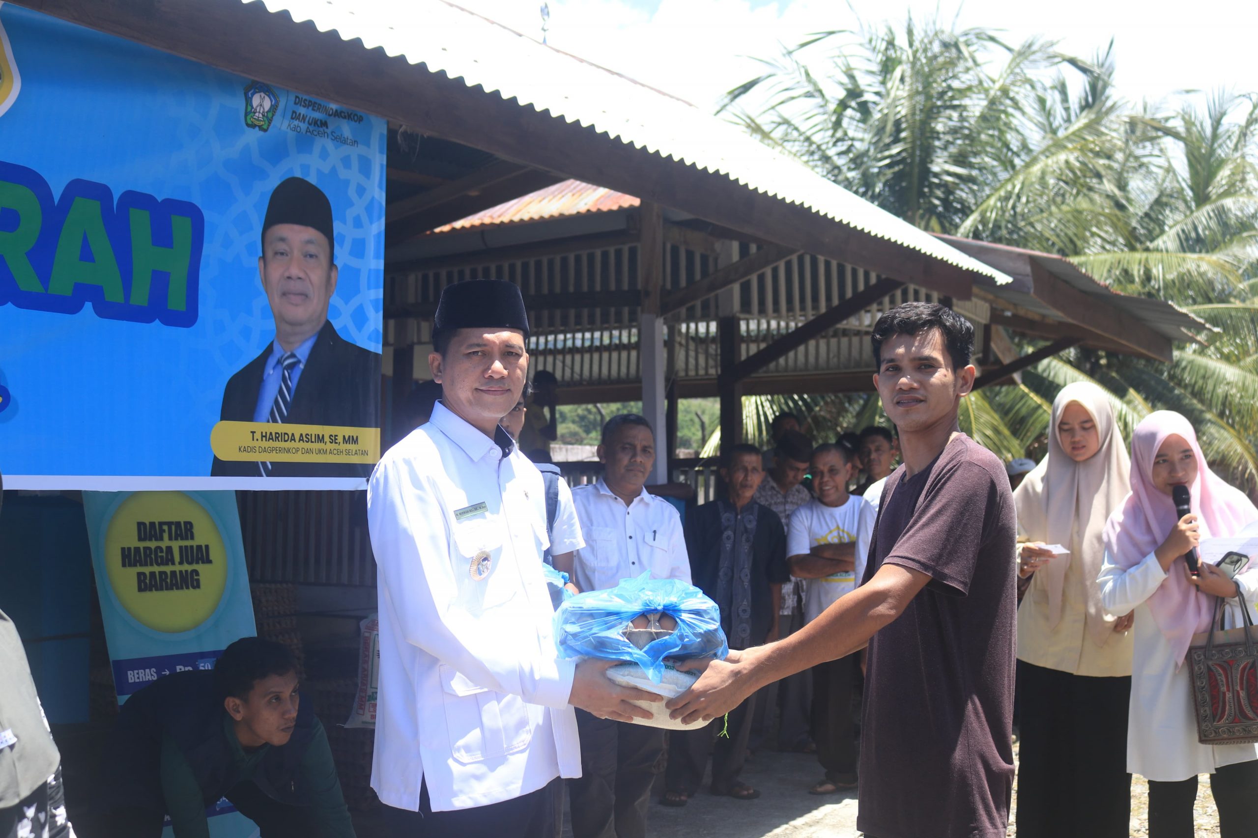 Jelang Idulfitri, H. Mirwan Buka Pasar Murah di Aceh Selatan