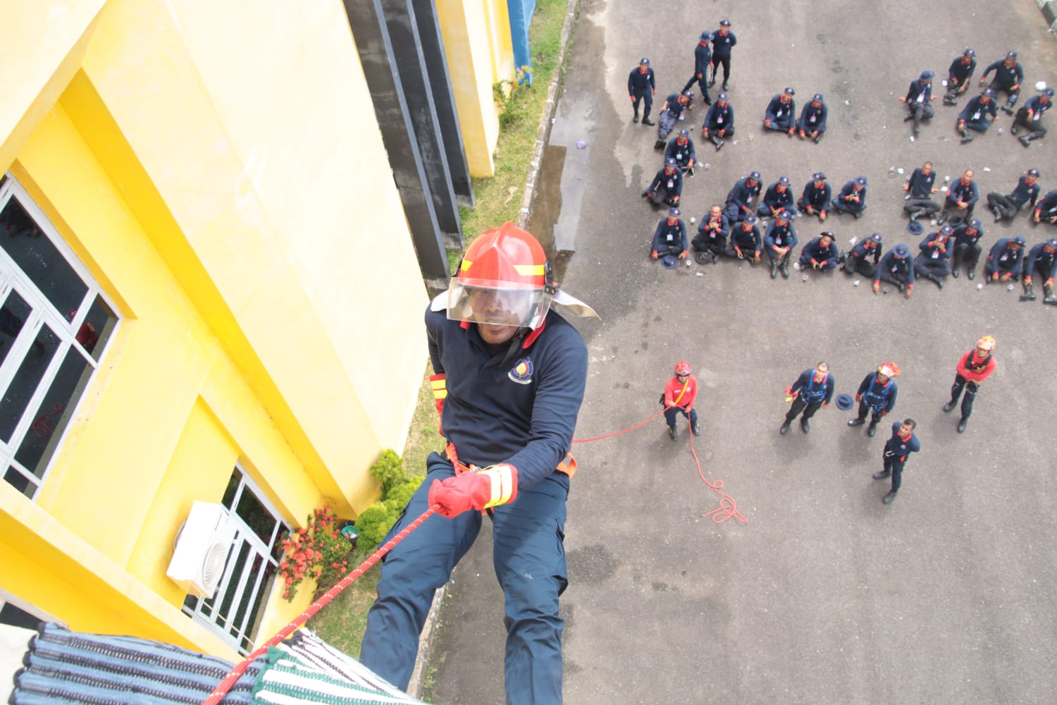 Tak Gentar Tantang Ketinggian, Peserta IHT BPBD Aceh Selatan Latihan Sniping dan Tali-Temali Bikin Deg-degan