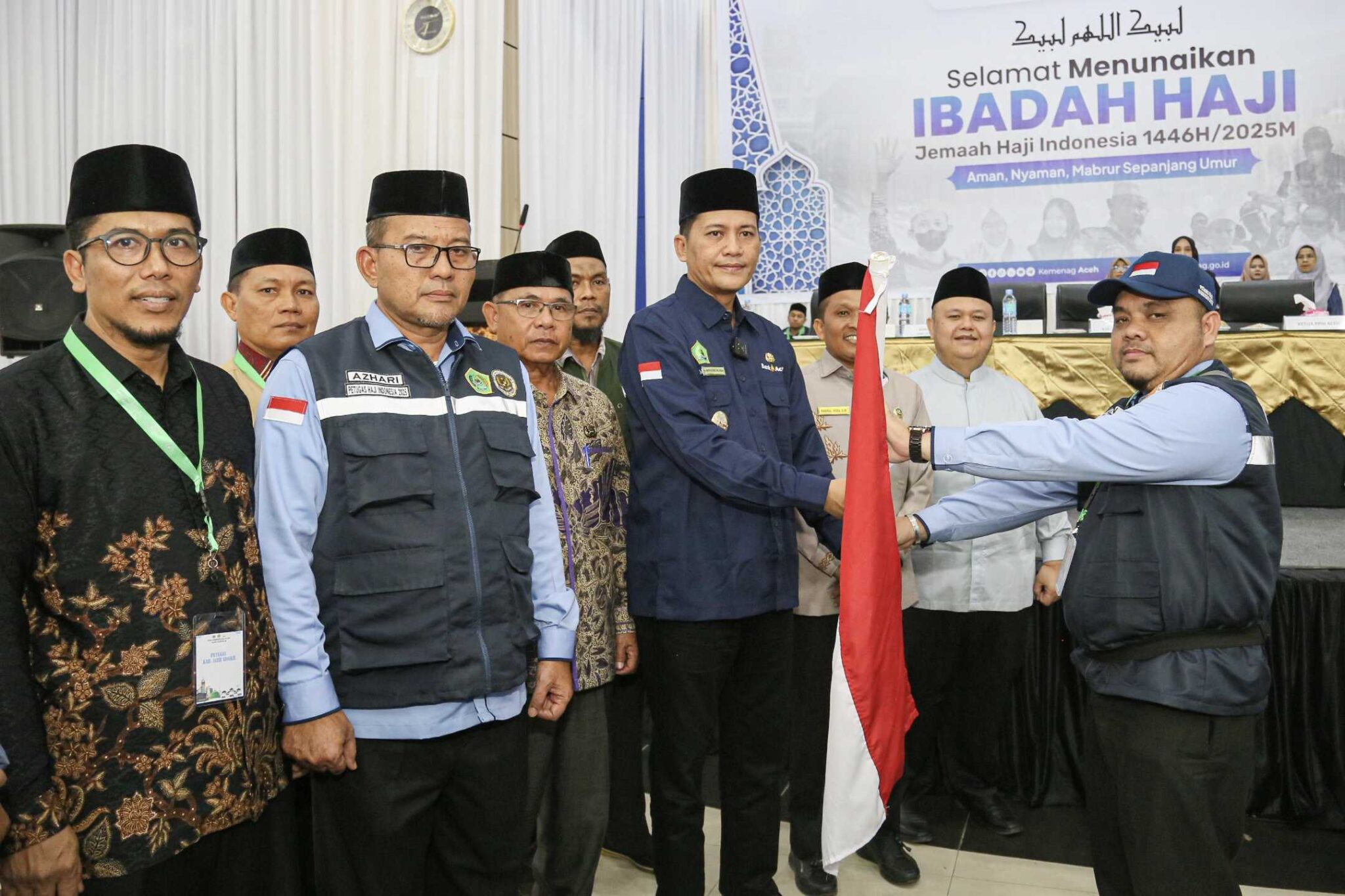 Bupati Aceh Selatan Lepaskan Keberangkatan Jemaah Kloter 6 Embarkasi Haji Aceh