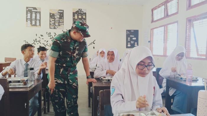 Dandim Aceh Selatan Tinjau Penyaluran MBG, Dari Dapur Hingga ke Siswa SMK