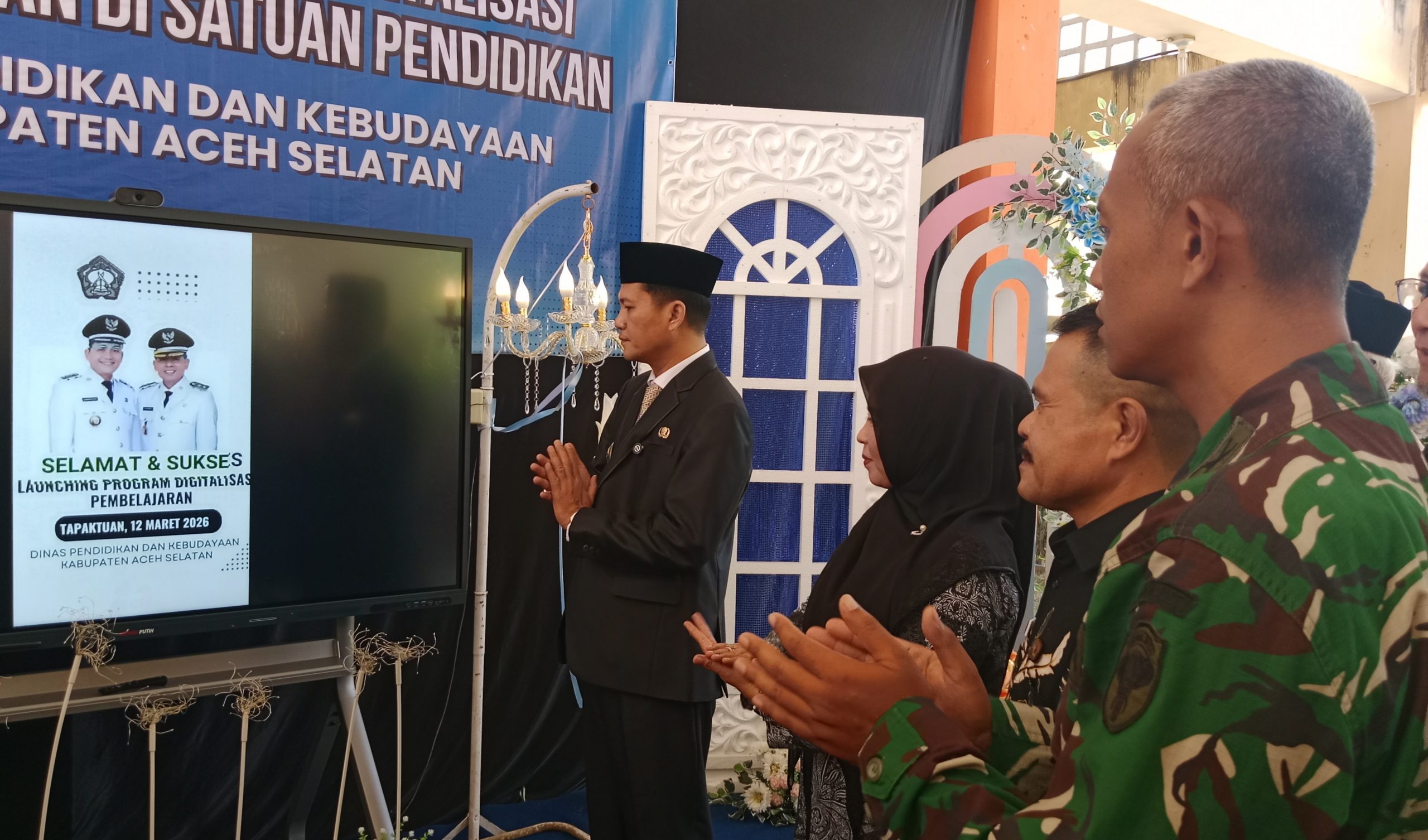 Aceh Selatan Mulai Era Kelas Digital, Bupati Mirwan: Jangan Sampai Anak Daerah Tertinggal
