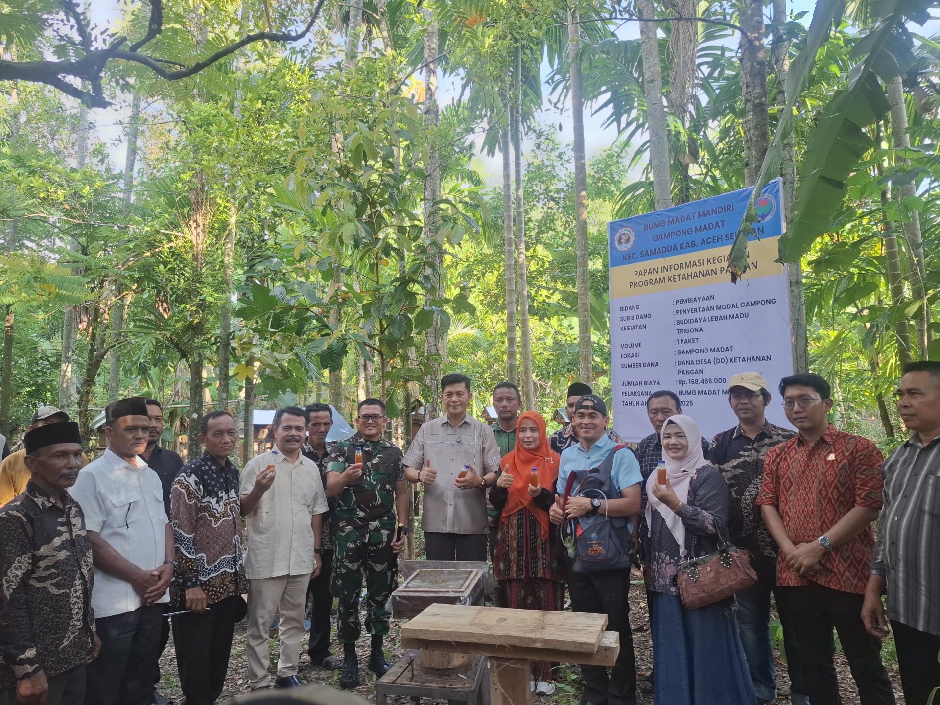 Bupati Mirwan Kagum Manisnya Madu Trigona Gampong Madat Samadua
